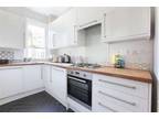 2 bed flat to rent in Flat B, SW9, London