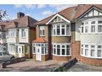 3 bedroom semi-detached house for sale in Summit Drive, Woodford Green