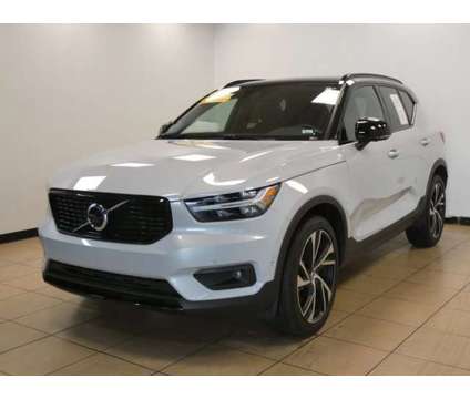 2019 Volvo XC40 Momentum is a White 2019 Volvo XC40 Car for Sale in Saint Louis MO