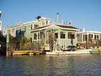 Large Luxury California Houeboat / Floating Home!
