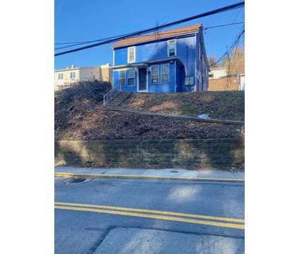 Apt for Rent at 361 Falling Run Road in Morgantown WV is a Apartment