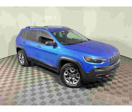 2019 Jeep Cherokee Trailhawk is a Silver 2019 Jeep Cherokee Trailhawk SUV in Athens OH