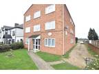 2 bed flat to rent in Ebury Court, IG2, Ilford