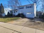 8 Eastlick Rd, Edison, NJ 08817