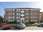 2 bed flat for sale in Courtlands Estate, TW10, Richmond