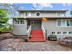 8421 SW 3rd AVE, Portland OR 97219