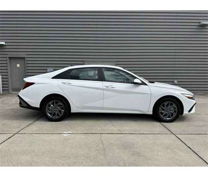 2024 Hyundai Elantra Hybrid Blue is a White 2024 Hyundai Elantra Blue Hybrid in Gainesville FL