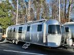 2024 Airstream Classic 33FB Queen