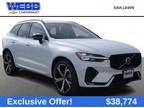 2022 Volvo XC60 B6 R-Design