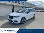 2024 Chrysler Pacifica White, new