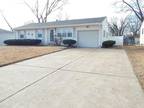 822 Riderwood Dr, Hazelwood, MO 63042 - MLS 24006360