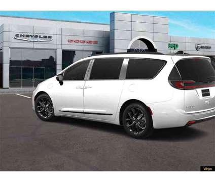 2024 Chrysler Pacifica Hybrid Select is a White 2024 Chrysler Pacifica Hybrid Hybrid in Walled Lake MI