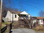 138 9th St Mount Hope, WV