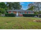847 Pinevalley Dr, Forest Park, GA 30297