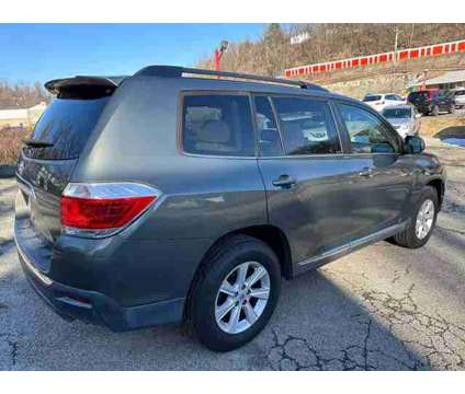 2013 Toyota Highlander for sale is a Green 2013 Toyota Highlander Car for Sale in Pittsburgh PA