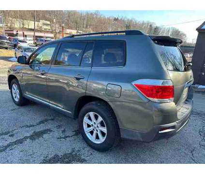 2013 Toyota Highlander for sale is a Green 2013 Toyota Highlander Car for Sale in Pittsburgh PA