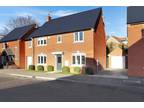 4 bedroom detached house for sale in Old Farm Close, Cawston, Rugby, CV22