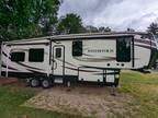 2017 Heartland Bighorn 3010RE 35ft