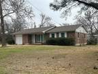 1001 S Jefferson St, Pilot Point, TX 76258