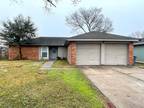 2450 Heritage Bend Dr, Webster, TX 77598