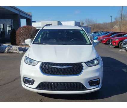 2022 Chrysler Pacifica Touring L is a White 2022 Chrysler Pacifica Touring Van in Plainfield CT