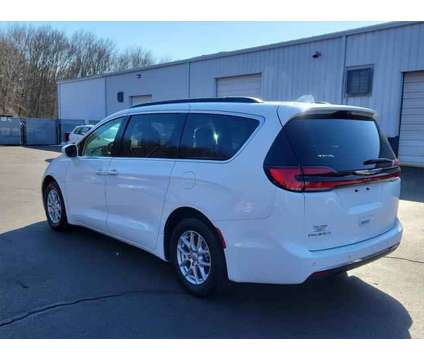 2022 Chrysler Pacifica Touring L is a White 2022 Chrysler Pacifica Touring Van in Plainfield CT