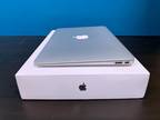 Apple MacBook Air 11 inch / Intel Core / 256GB SSD+8GB RAM /ULTRALIGHT