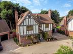 5 bed house for sale in Woodland Way, CM1, Chelmsford