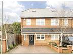 House - terraced to rent in Sunbury Court Road, Sunbury-On-Thames