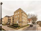 Flat to rent in Watts Street, London, E1W (Ref 218239)