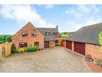 5 bedroom detached house for sale in Woodhouse Lane, Priorslee, Telford