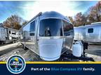 2024 Airstream Flying Cloud 27FB Queen 28ft