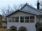 323 Sunset Rd - Waterloo, IA 50701 - Home For Rent
