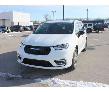 2024 Chrysler Pacifica Limited is a White 2024 Chrysler Pacifica Limited Car for Sale in Bay City MI