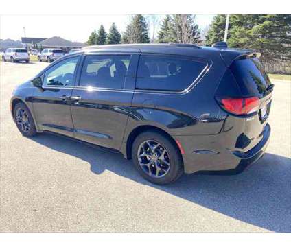 2019 Chrysler Pacifica Limited is a Black 2019 Chrysler Pacifica Limited Van in Dubuque IA