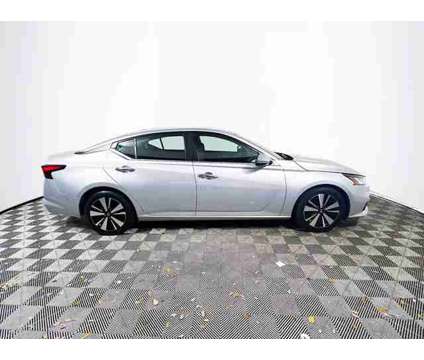 2022 Nissan Altima 2.5 SV is a Silver 2022 Nissan Altima 2.5 Trim Car for Sale in Tampa FL
