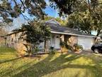 224 E Forest Ave, Shoreacres, TX 77571