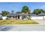 121 Roundup Rd, Glendora, CA 91741