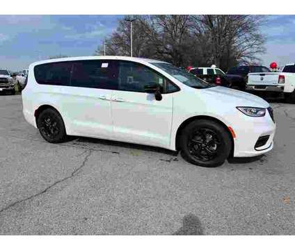 2024 Chrysler Pacifica Hybrid Select is a White 2024 Chrysler Pacifica Hybrid Hybrid in Fort Smith AR