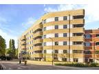Willesden Green, Greater London, 2 bedroom flat/apartment for sale in Clifton