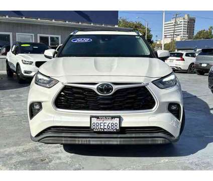 2020 Toyota Highlander XLE is a White 2020 Toyota Highlander XLE SUV in Santa Monica CA