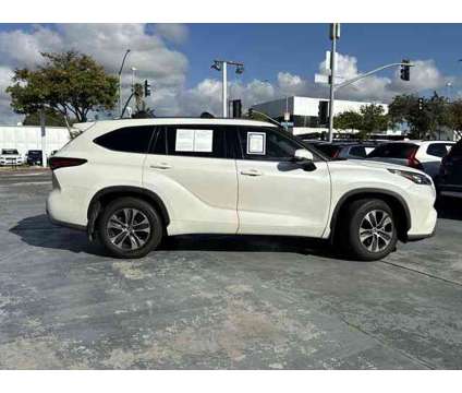 2020 Toyota Highlander XLE is a White 2020 Toyota Highlander XLE SUV in Santa Monica CA