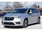 2023 Chrysler Pacifica Plug-In Hybrid Touring L 4dr Mini Van