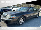 2005 Lincoln Town Car Signature 4dr Sedan