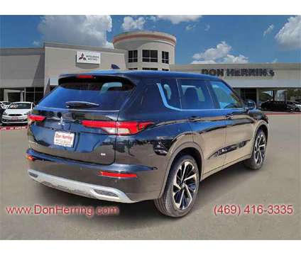 2024 Mitsubishi Outlander SE is a Black 2024 Mitsubishi Outlander SE SUV in Plano TX