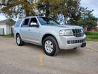 2014 Lincoln Navigator 4WD - Loaded with 3rd Row