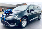 2019 Chrysler Pacifica Touring L Minivan 4D