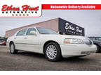 2005 Lincoln Town Car Signature Sedan 4D