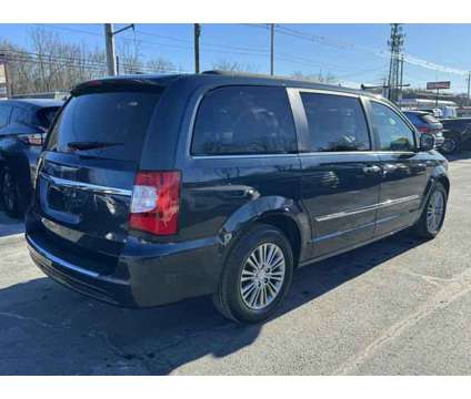 2014 Chrysler Town &amp; Country for sale is a Grey 2014 Chrysler town &amp; country Car for Sale in North Attleboro MA