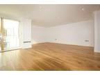 2 bed flat to rent in Victoria Road, NW4, London